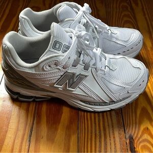 LIKE NEW NEW BALANCE 1906R